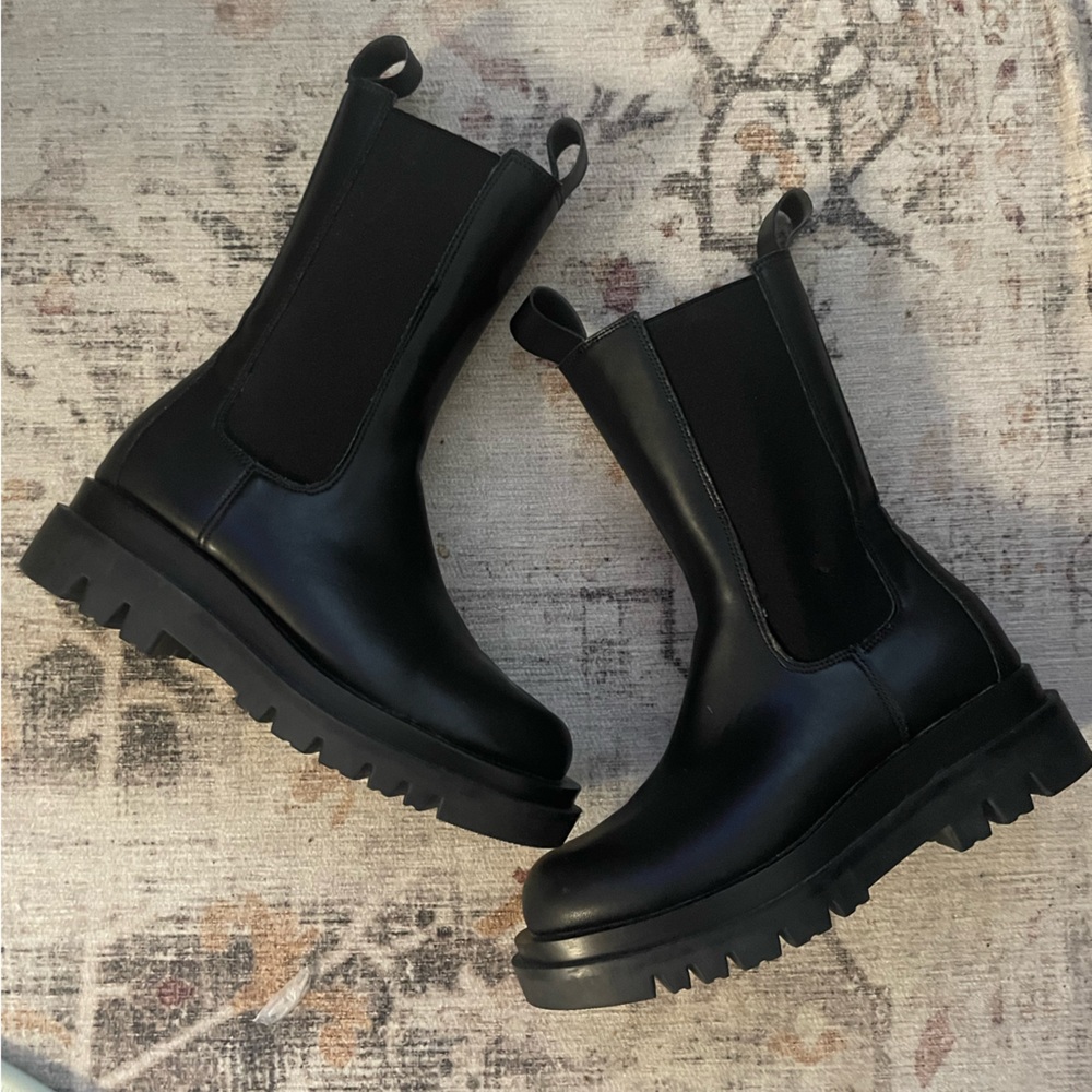 Good Night Macaron 'Brenda' Elastic Black Chunky Boots.